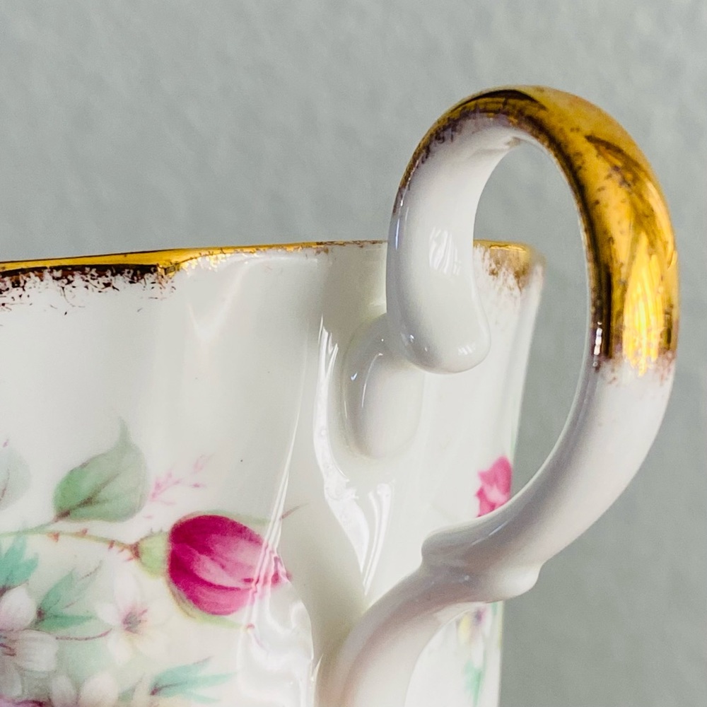Vintage teacup, Regency Bone China, white / pink floral - Picture 6 of 13